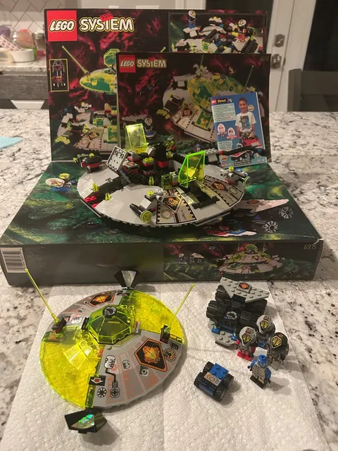 Vintage LEGO Space 6975 Set 100% Complete w Box & Manual & Figs