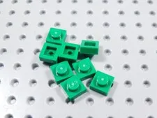 LEGO Lot of 8 Green 1x1 Plates BM
