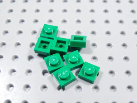 LEGO Lot of 8 Green 1x1 Plates BM