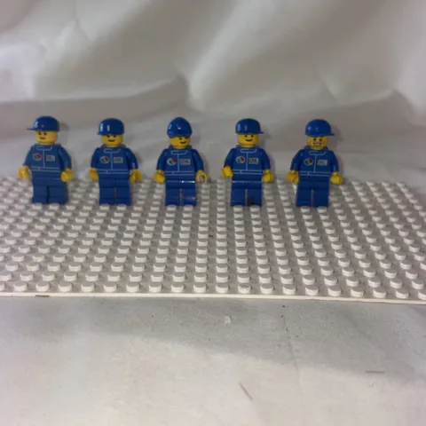 Lego OCTAN GAS/OIL RACER Team Minifigure LOT OF 5 Blue Jumpsuit Town