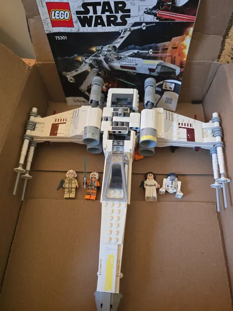 LEGO Star Wars: Luke Skywalker's X-Wing Fighter (75301) Barely Used