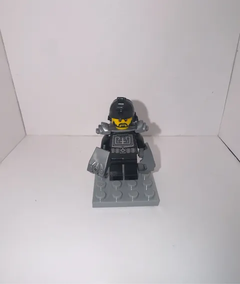 LEGO NINJAGO Tournament of Elements - Karlof w Fists Minifigure (njo0118a)