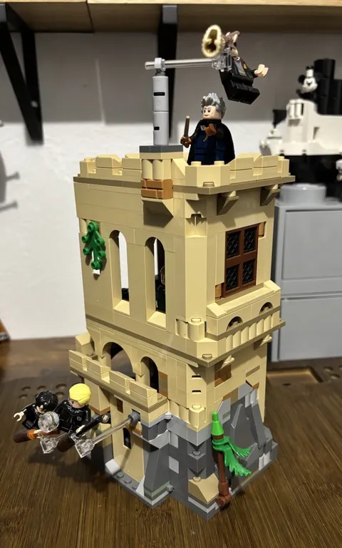 LEGO Harry Potter: Hogwarts Castle: Flying Lessons (76447)