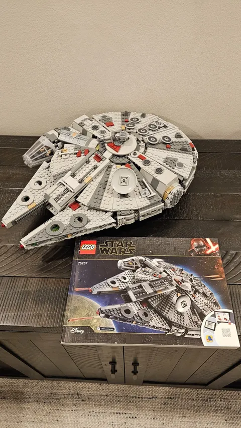 LEGO Star Wars: Millennium Falcon (75257) - 100% Complete w/ Instructions