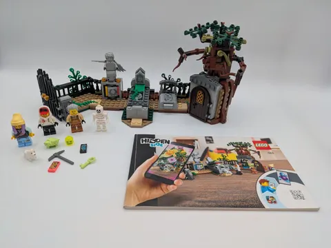 LEGO Hidden Side: Shrimp Shack Attack and Graveyard Mystery