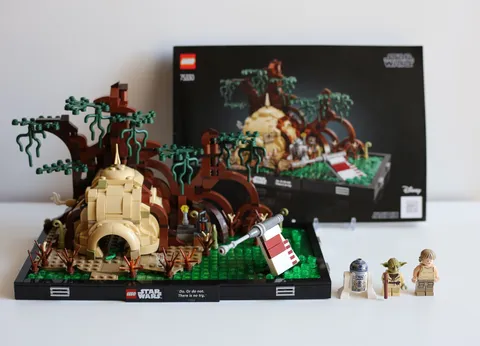 LEGO 75330 Dagobah Jedi Training Diorama *Complete w/Manual *NO Box*Built Once