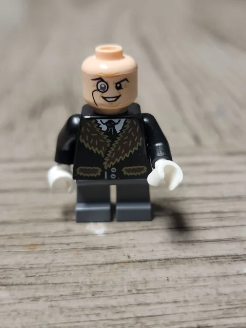 Lego The Penguin 76010 Fur Collar Batman II Super Heroes Minifigure NO HAT