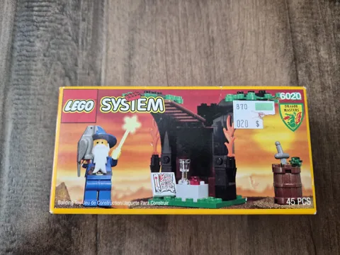 1993 LEGO System set, "Magic Shop" number 6020. 