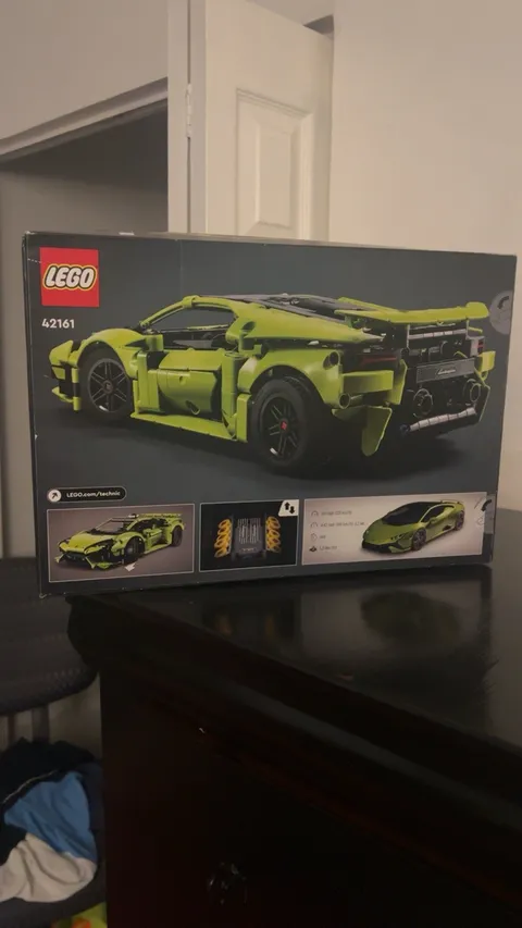 LEGO Technic Lamborghini Huracán Tecnica 42161 806pc Pull-Back Motor 9+ 2023