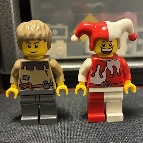 Lego Castle Minifigure CAS410 Fantasy Era Peasant Male Young & Jester Lot of 2