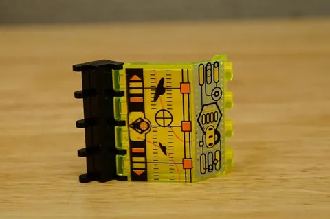 1997 LEGO Trans Yellow Block 2582 Alien Avenger UFO Computer Screen Hinge Panel