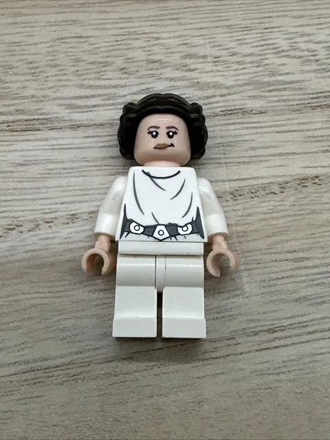 LEGO Star Wars: Princess Leia Minifigure Crooked Smile - sw0994