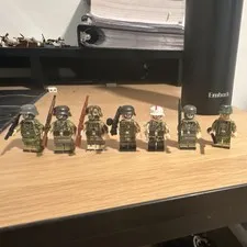 LEGO Military Soldier Minifigure Lot x7 w/ Helmets & Accessories