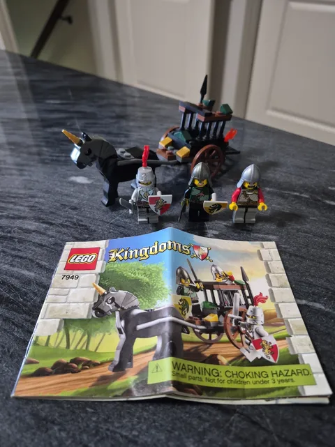 100% Complete LEGO Castle 7949 Prison Carriage Rescue W/instructions