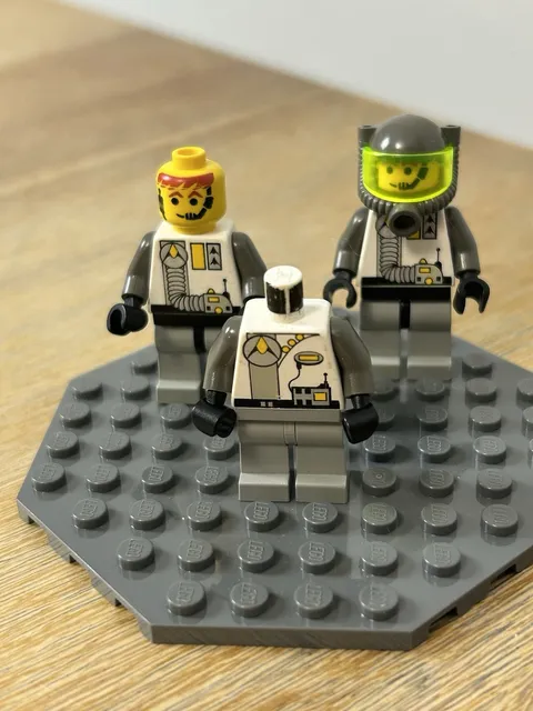 Vintage LEGO Space Minifigure Explorien Chief lot gray helmet astronaut