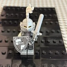 LEGO Series 9 Heroic Knight Collectable Minifigure Rare with Shield
