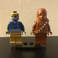 LEGO Star Wars Minifigures Lot of 2 Chewbacca & Helmeted Figure (good condition