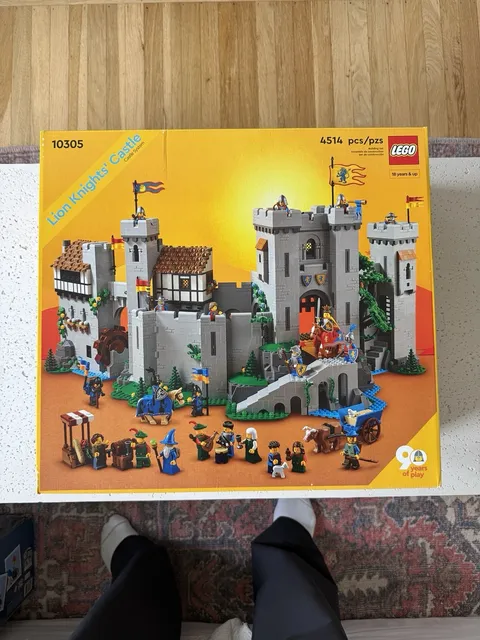 LEGO 10305 Lion Knights' Castle New Sealed, Retired, Box in Pristine Condition