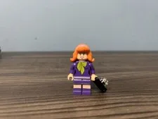 LEGO Minifigure Scooby-Doo   Daphne Blake  w/camera Great Condition