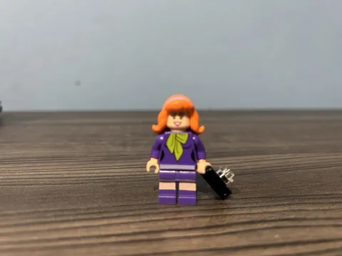 LEGO Minifigure Scooby-Doo   Daphne Blake  w/camera Great Condition