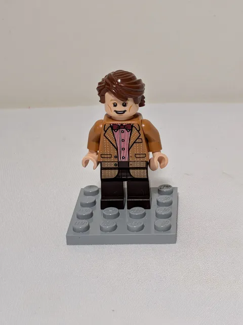 LEGO Doctor Who Eleventh Doctor Minifigure 21304 Matt Smith RARE RETIRED