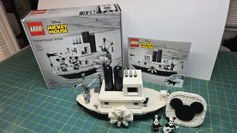 LEGO 21317 Steamboat Willie Disney Set - 100% Complete Minifigures, Box & Manual