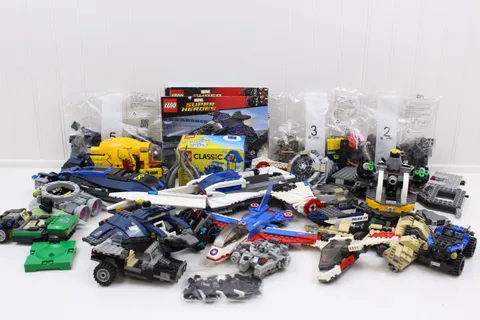 LEGO 10+ lb Mixed Bulk Lot Marvel Star Wars Parts Builds Manuals 2 Minifigures