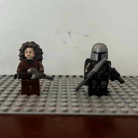 LEGO Star Wars Mandolorian and Peli Motto Minifigure Lot x2 W/Accessories