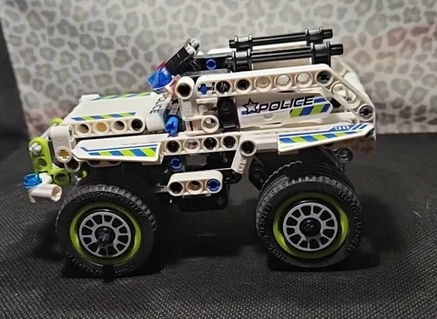 LEGO TECHNIC: Police Interceptor (42047)