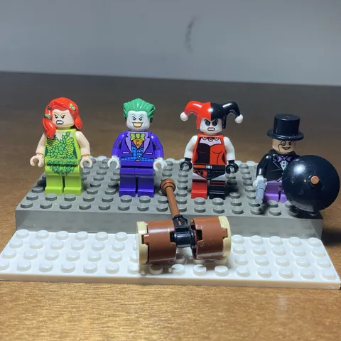 LEGO Batman Movie Minifigure Lot- Poison Ivy Joker Harley Quinn Penguin (4)