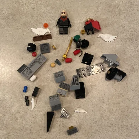 LEGO Nightwing Minifigure Red Eye DC Super Heroes Batman 76011 H30 Incomplete