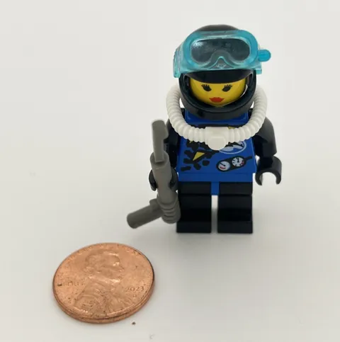 Lego VINTAGE TOWN Female Diver Minifigure w/ Air Tanks Scuba Mask div002a