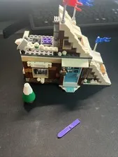 LEGO CREATOR: Modular Winter Vacation (31080)