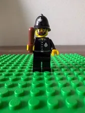 New LEGO CMF Minifigure 71002 Series 11 - Police Constable (col11-15) col177