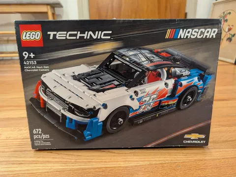 LEGO TECHNIC: NASCAR NextGen Chevrolet Camaro ZL1 (42153)