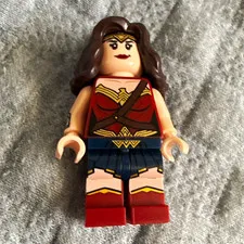 LEGO Wonder Woman Minifigure 2017 meh hand mostly new