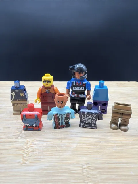 Lego Lot of 8 Assorted Mini figures & Parts Lego