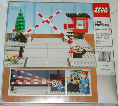Lego Vintage 4.5V Trains 7835 Level Crossing 1985 Complete with Instructions