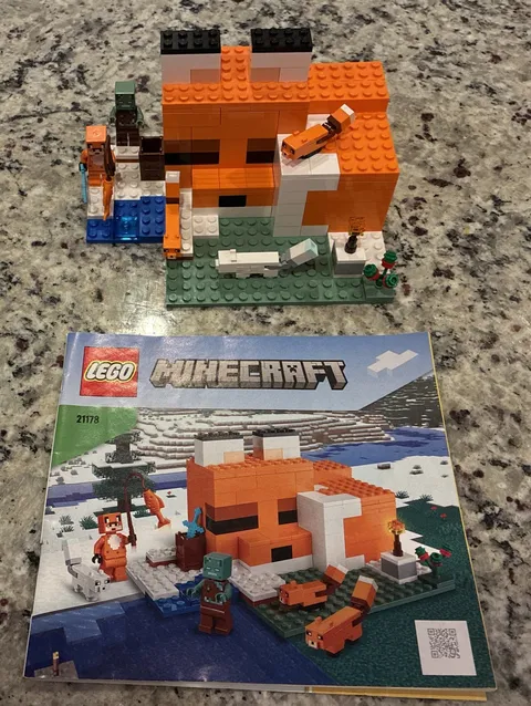 LEGO Minecraft: The Fox Lodge (21178) Lego Set Complete With Mini-figures
