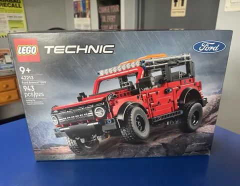 LEGO Technic 42213 Ford Bronco SUV Off-Road Vehicle Set 943 pcs Ages 9+