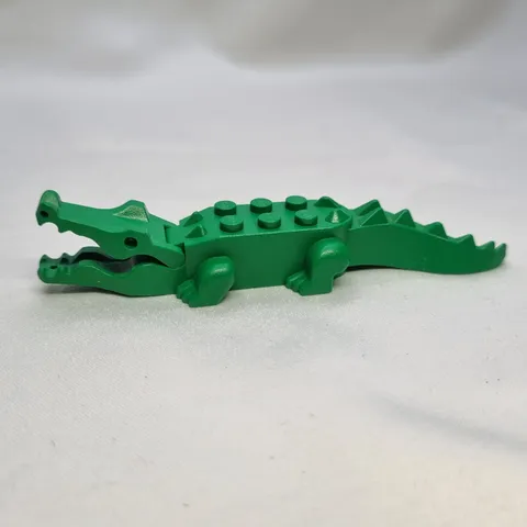 LEGO Green Crocodile Alligator Figure Vintage Pirate set piece 1980s Kids Toys