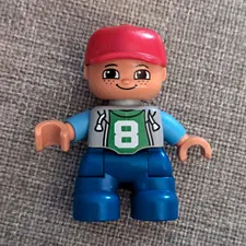 LEGO DUPLO Minifigure Boy Red Cap Freckles Green "8" Shirt Blue Legs