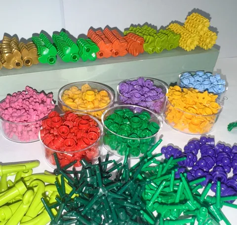 600 New Lego Flowers plants, stem, leaf  lot. new