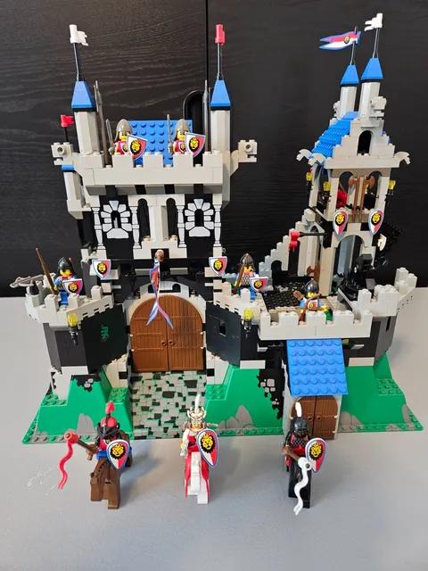 LEGO Castle: Royal Knight's Castle (6090)