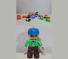 LEGO DUPLO Lot – Square People 12 Mini Figures (Red/Blue/Green) + Modern DUPLO 