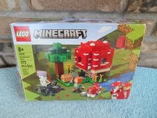 2022 LEGO Minecraft: The Mushroom House 21179. WITH Manual And Box.