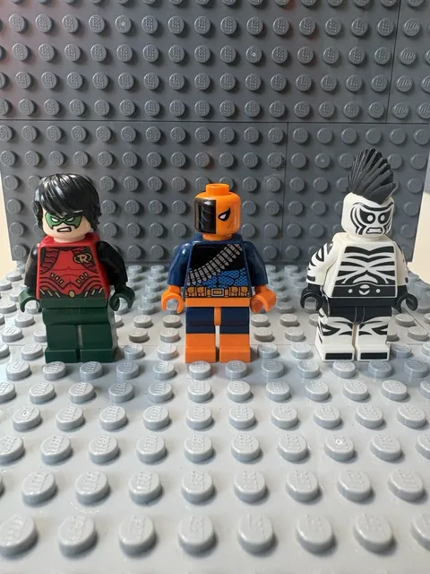LEGO DC Batman Minifigure Lot – Deathstroke, Robin & Zebra-Man – 76034