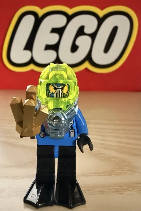 Lego *Vintage* Aquazone Hydronaut Minifigure With Accessory