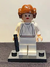 LEGO Star Wars Princess Leia Minifigure - White Outfit with Blaster