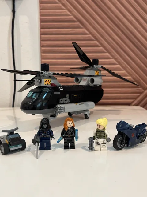 LEGO Marvel #76162: Black Widow Helicopter Chase